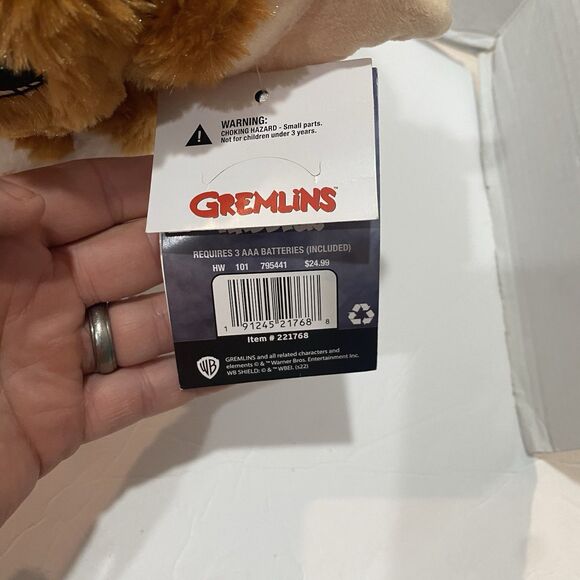 Gremlins Gizmo Halloween W/Trick Or Treat Bag Walking Shuffling Themesong 9” NWT - Picture 4 of 6